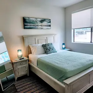 luxury-apartment-2beds-2baths-sea-views.topanaheimhotels.com/